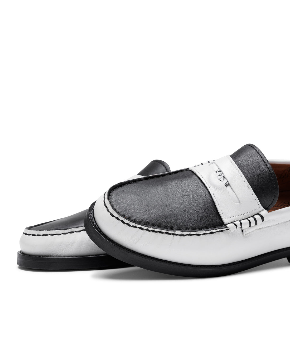 Riviera White/Black Leather