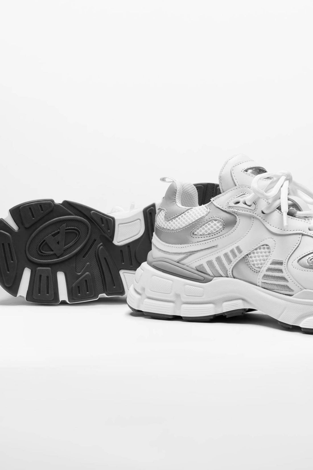 Sphere Runner White/Silver Leather/Mesh